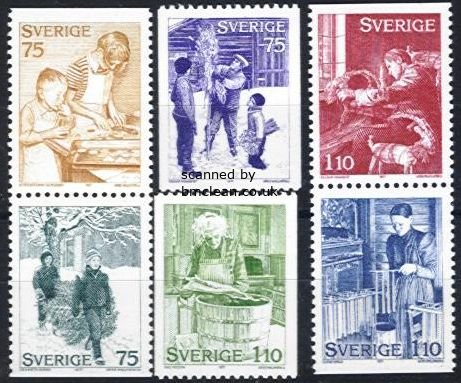 (image for) 1977 Christmas - Seasonal Costumes